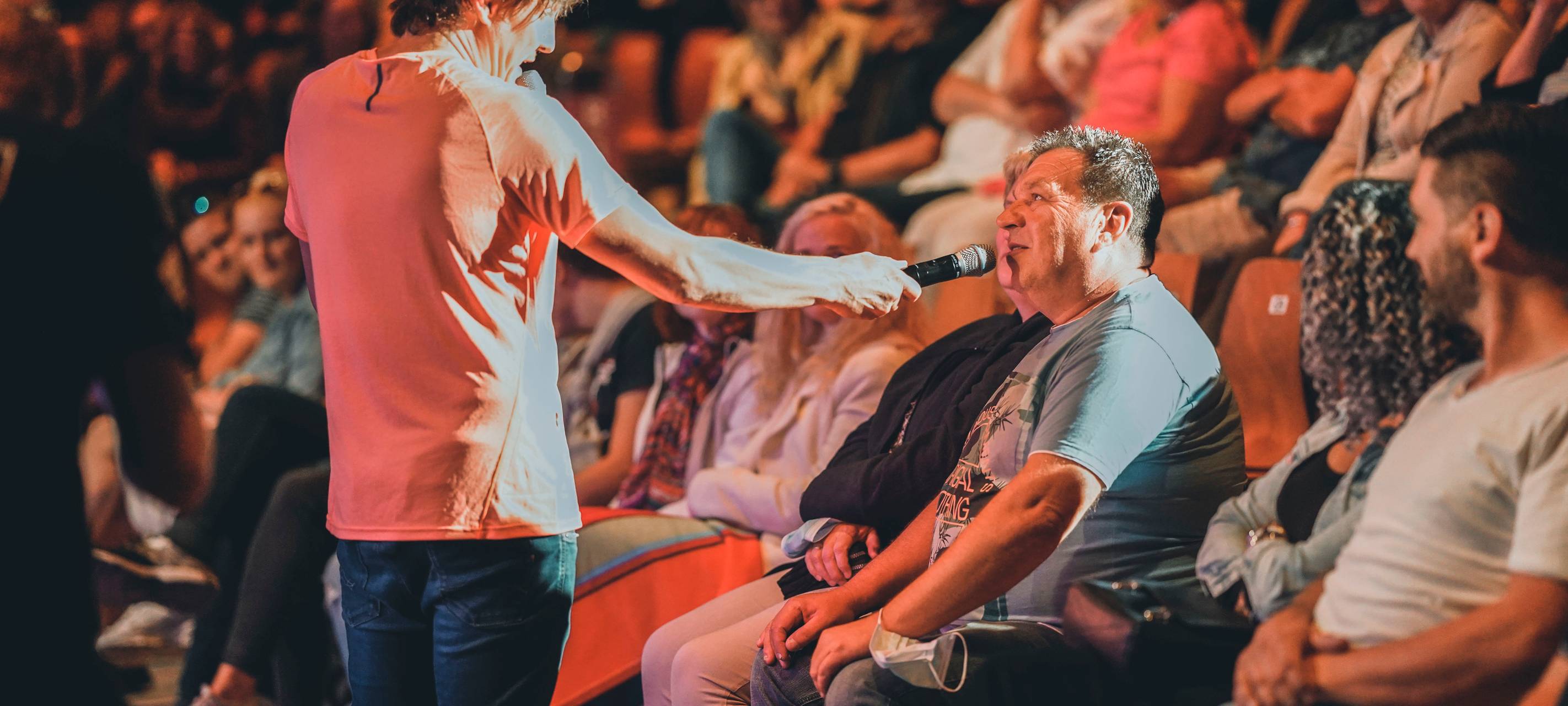 600 Besucher beim "Lachkrampf" an der Waldbühne in Hamm