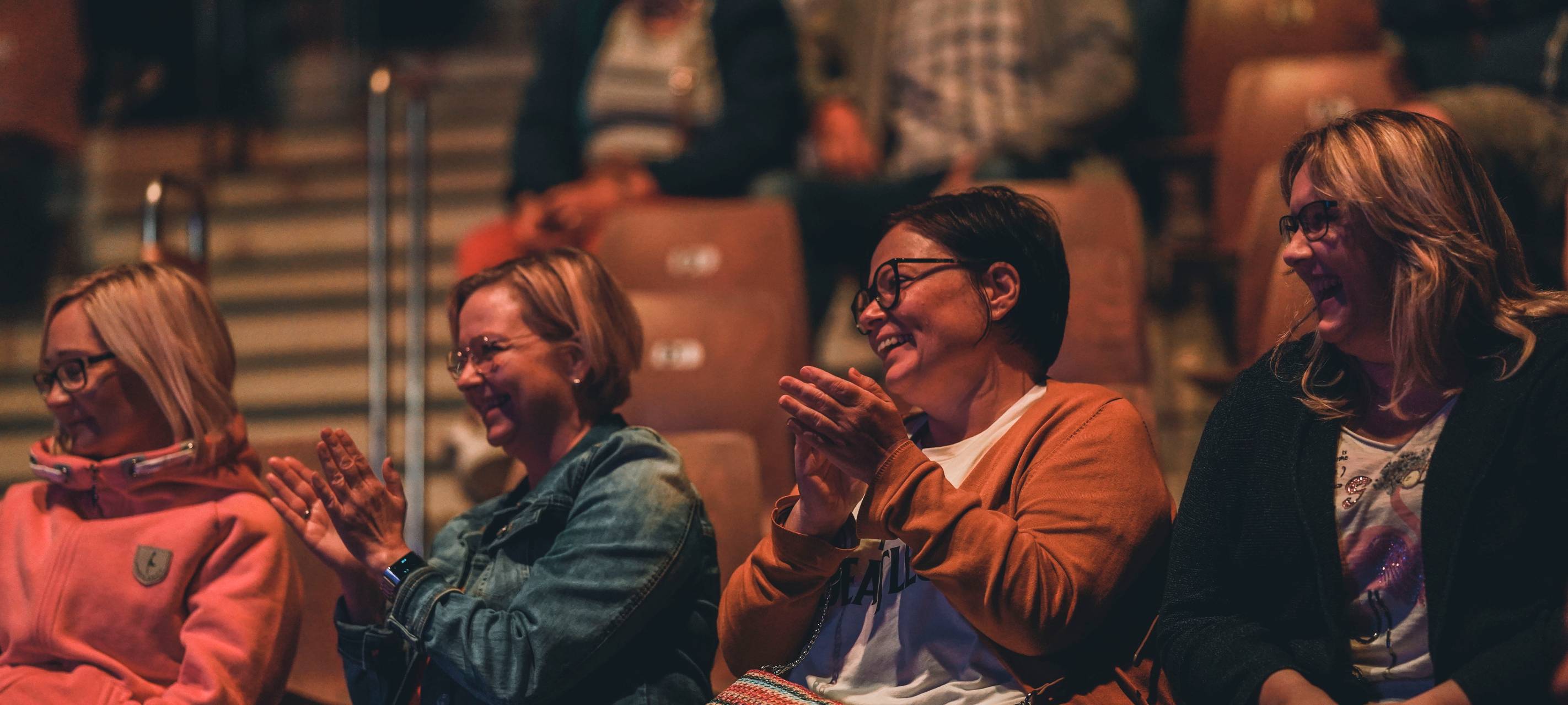 600 Besucher beim "Lachkrampf" an der Waldbühne in Hamm
