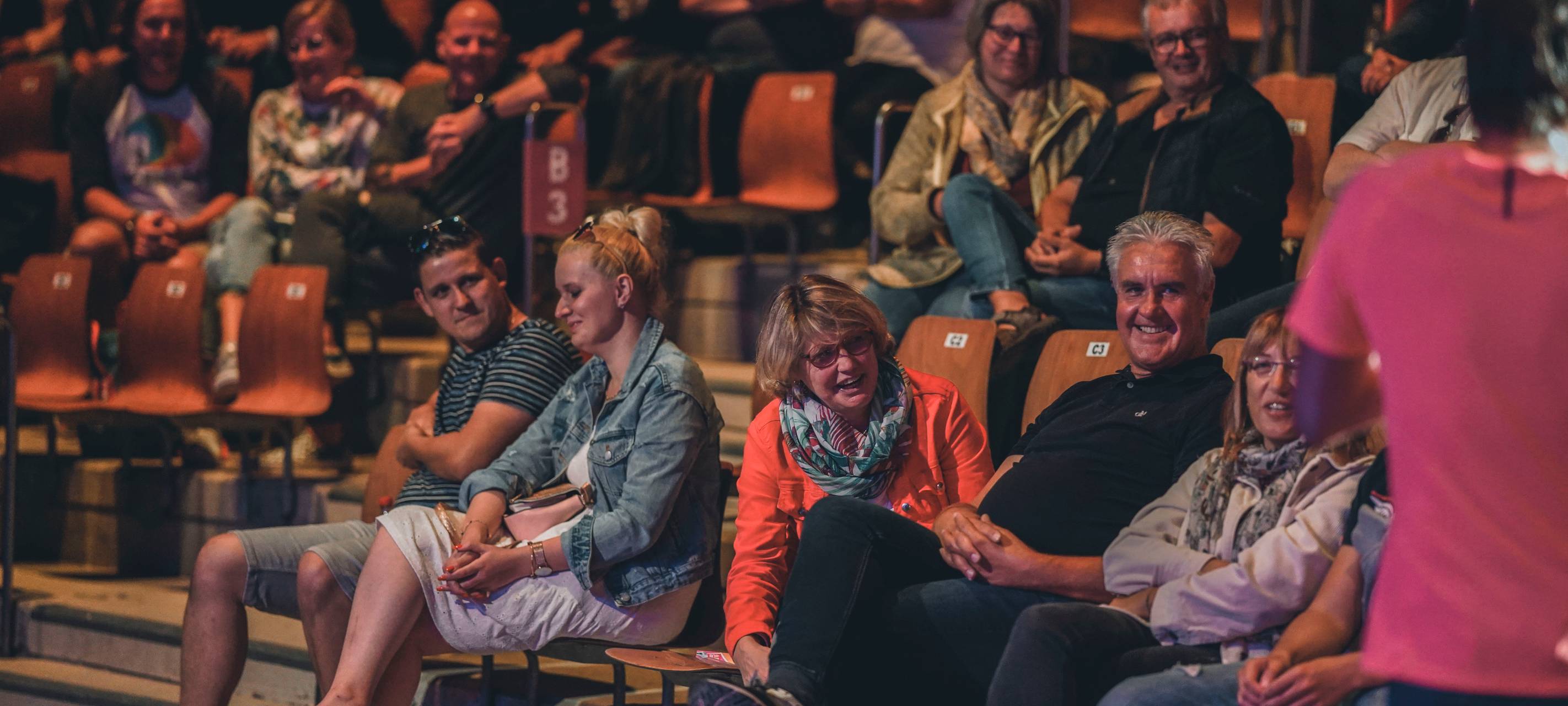 600 Besucher beim "Lachkrampf" an der Waldbühne in Hamm