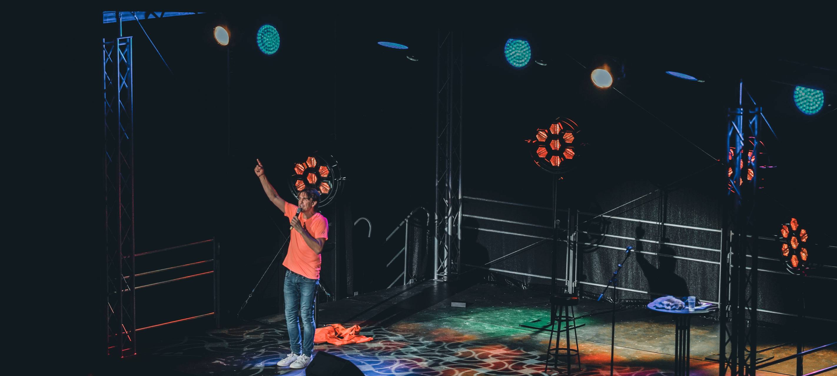 600 Besucher beim "Lachkrampf" an der Waldbühne in Hamm