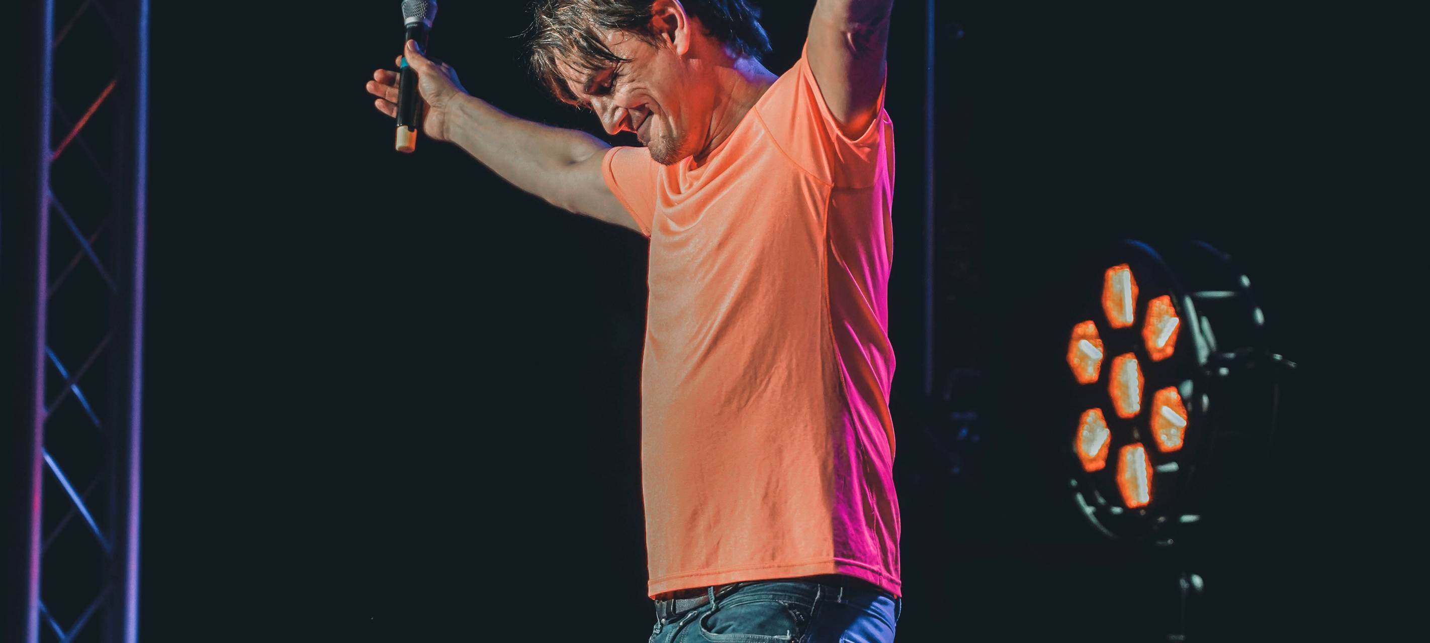 600 Besucher beim "Lachkrampf" an der Waldbühne in Hamm