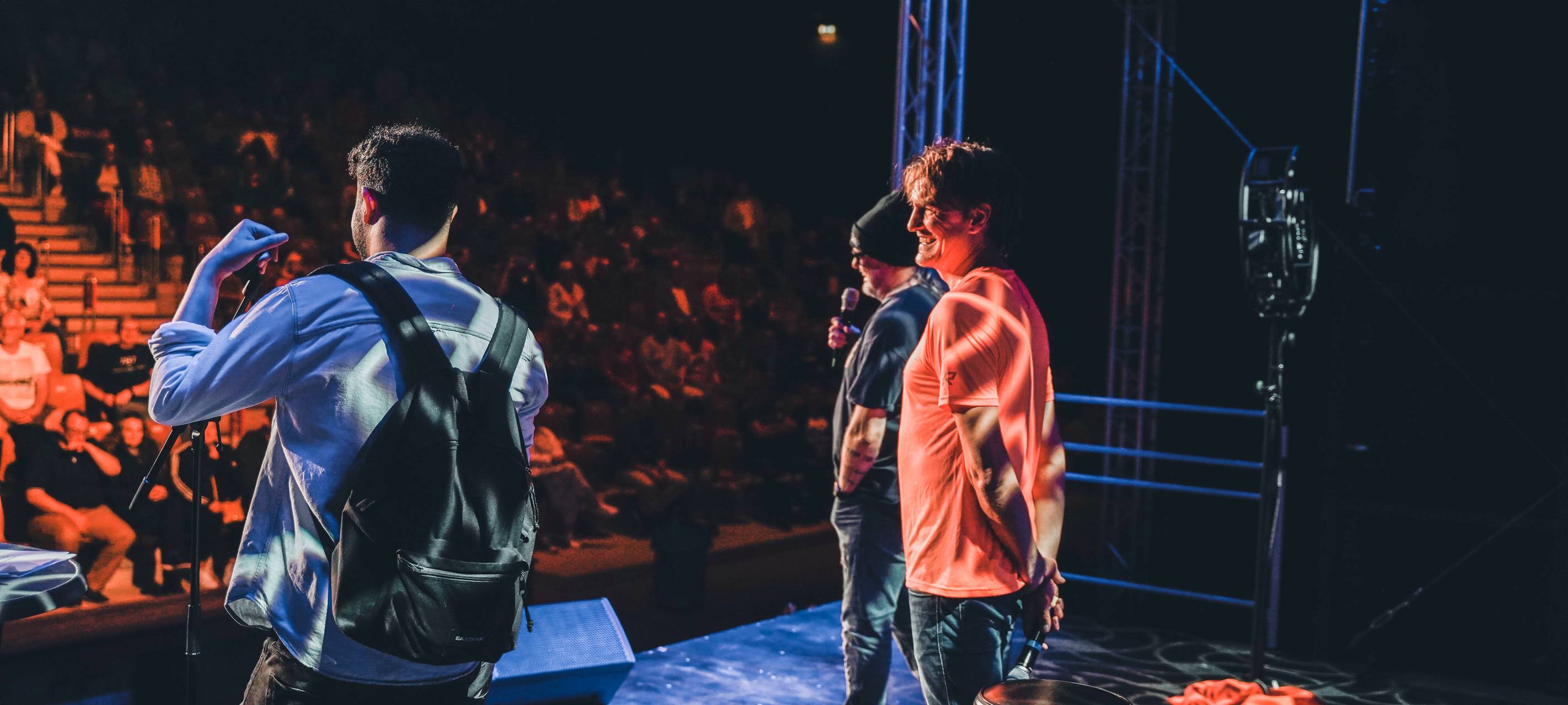 600 Besucher beim "Lachkrampf" an der Waldbühne in Hamm