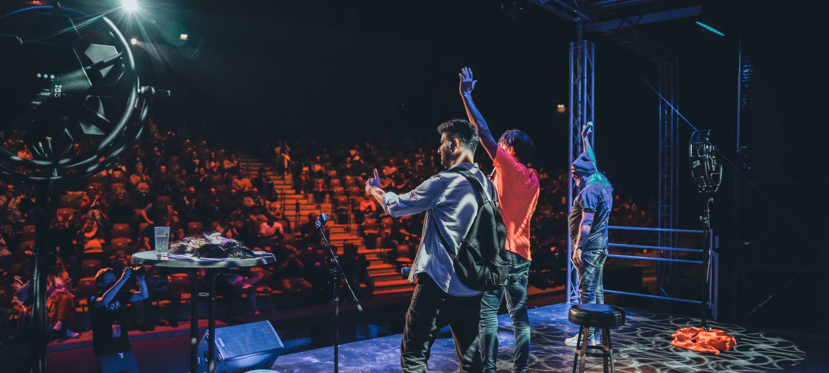 600 Besucher beim "Lachkrampf" an der Waldbühne in Hamm