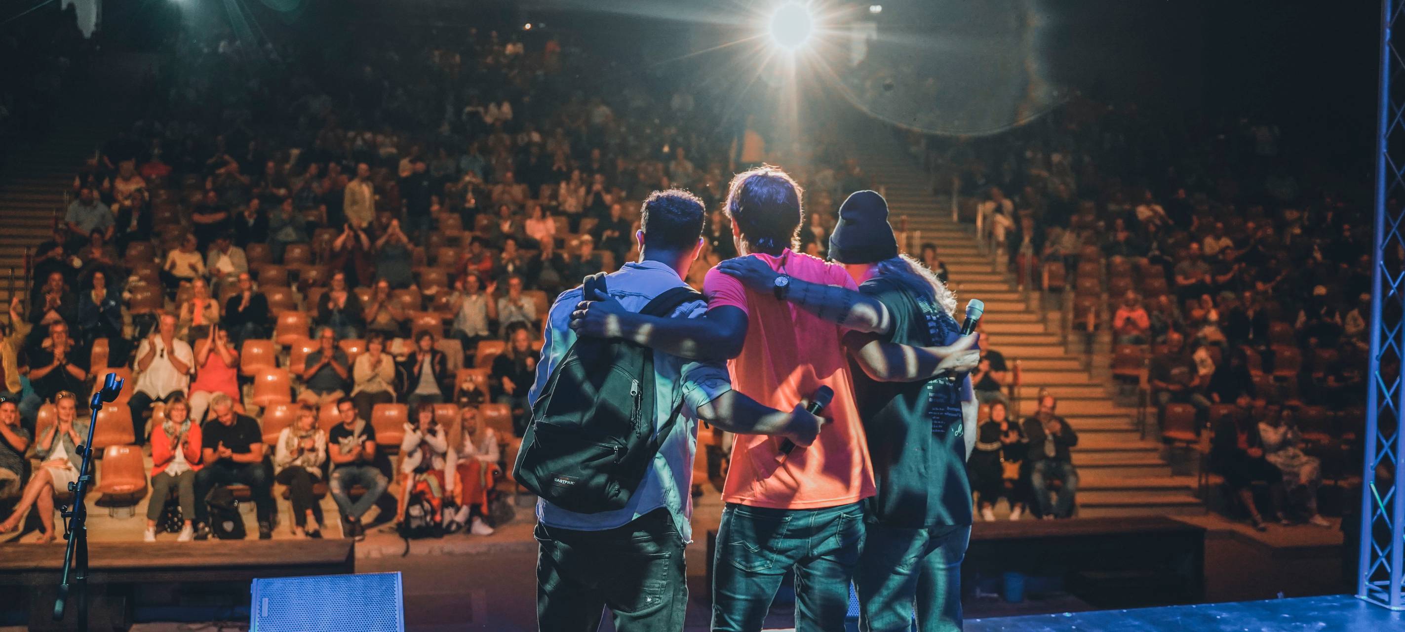 600 Besucher beim "Lachkrampf" an der Waldbühne in Hamm