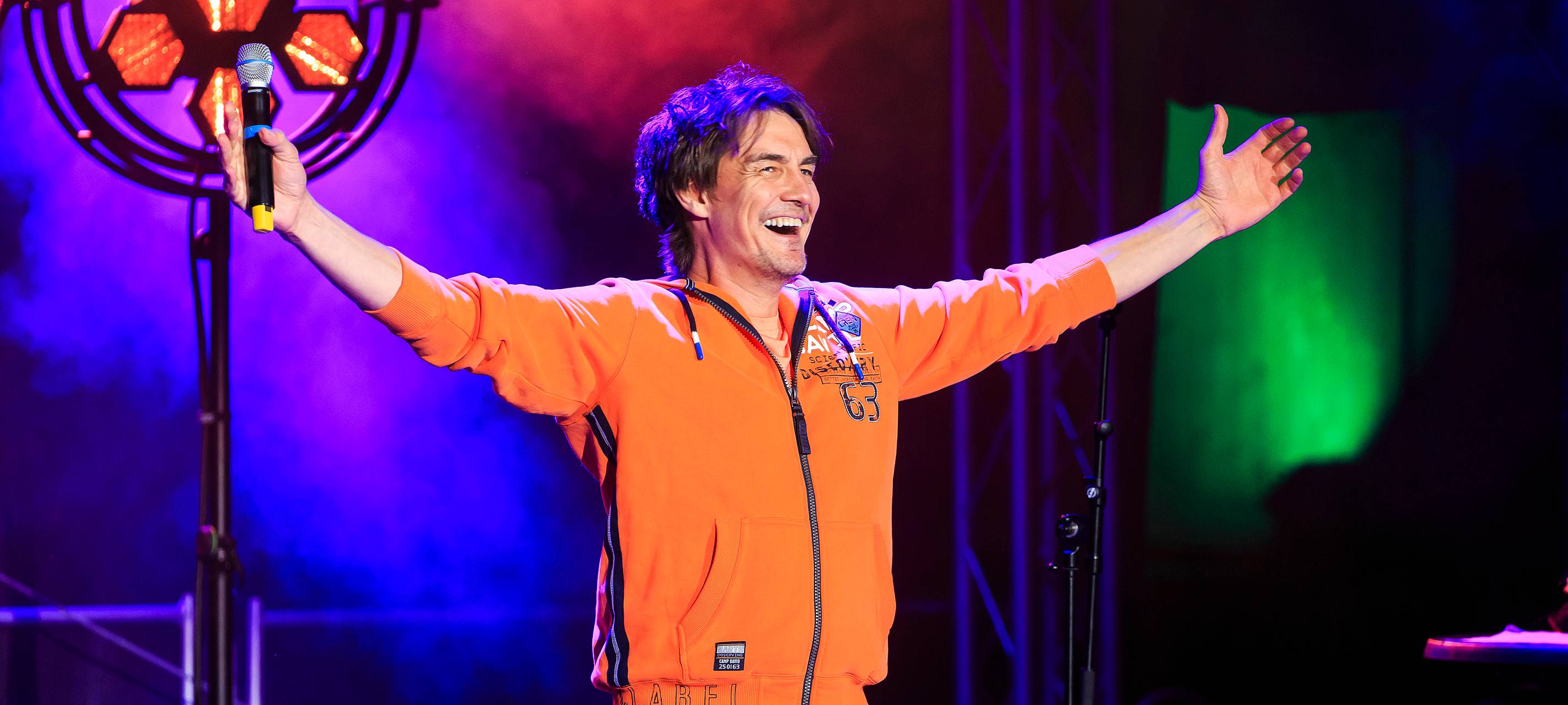 600 Besucher beim "Lachkrampf" an der Waldbühne in Hamm