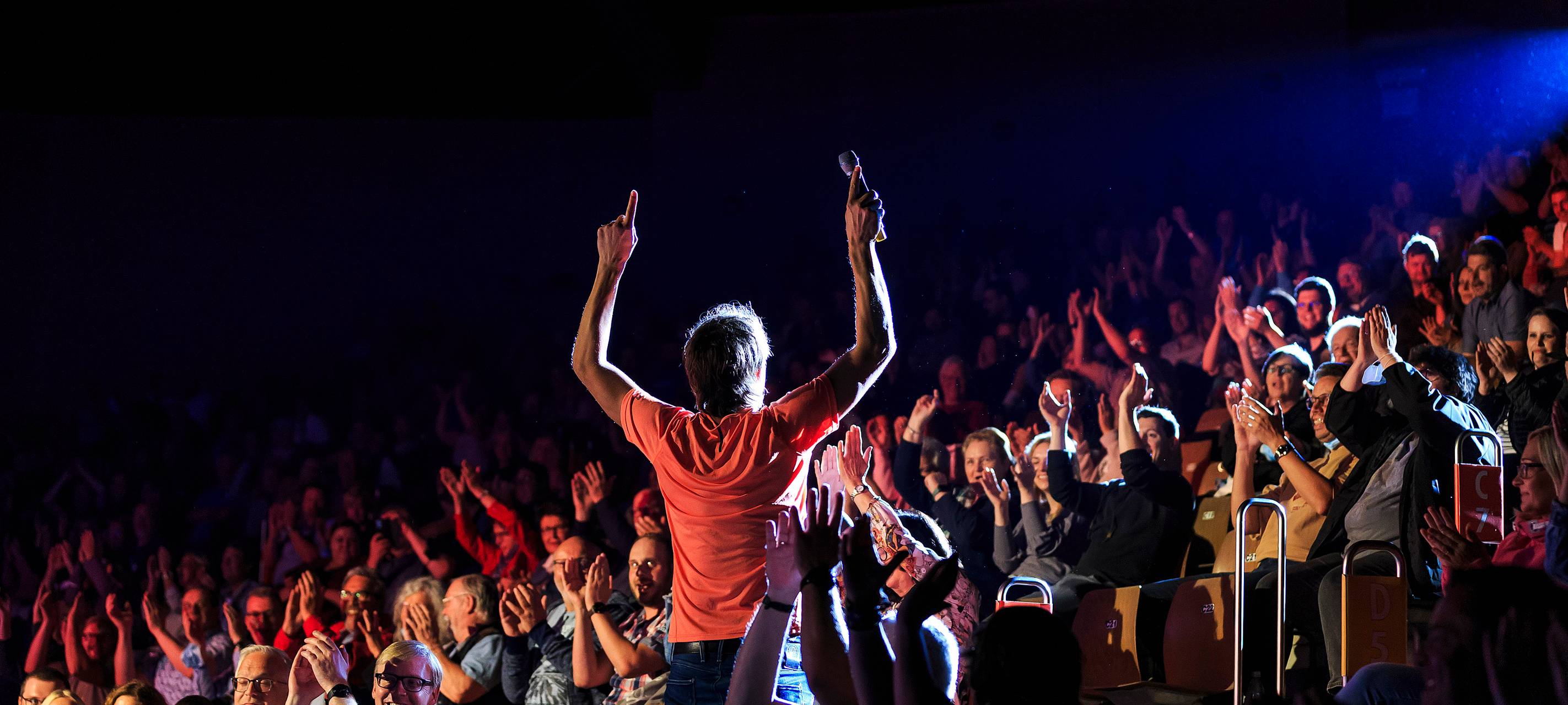 600 Besucher beim "Lachkrampf" an der Waldbühne in Hamm