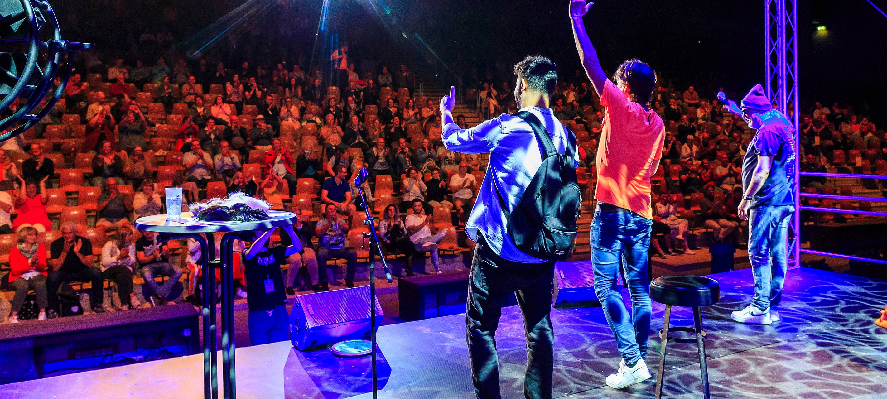 600 Besucher beim "Lachkrampf" an der Waldbühne in Hamm