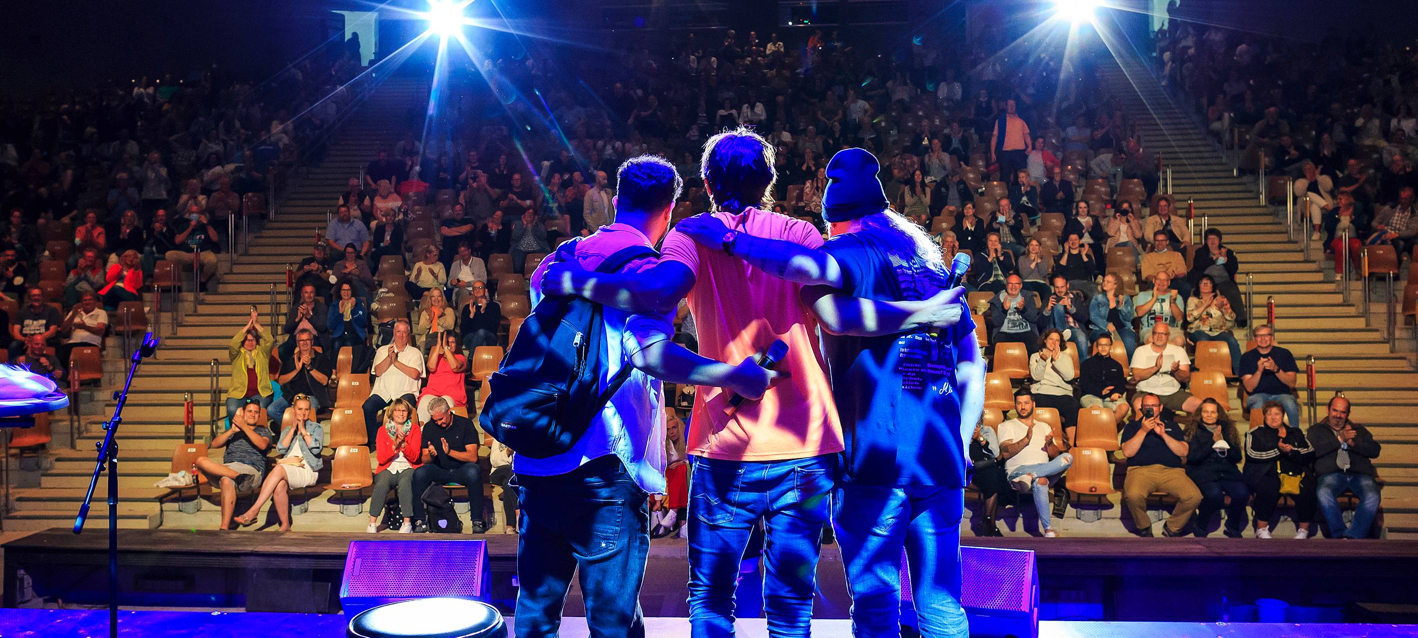 600 Besucher beim "Lachkrampf" an der Waldbühne in Hamm
