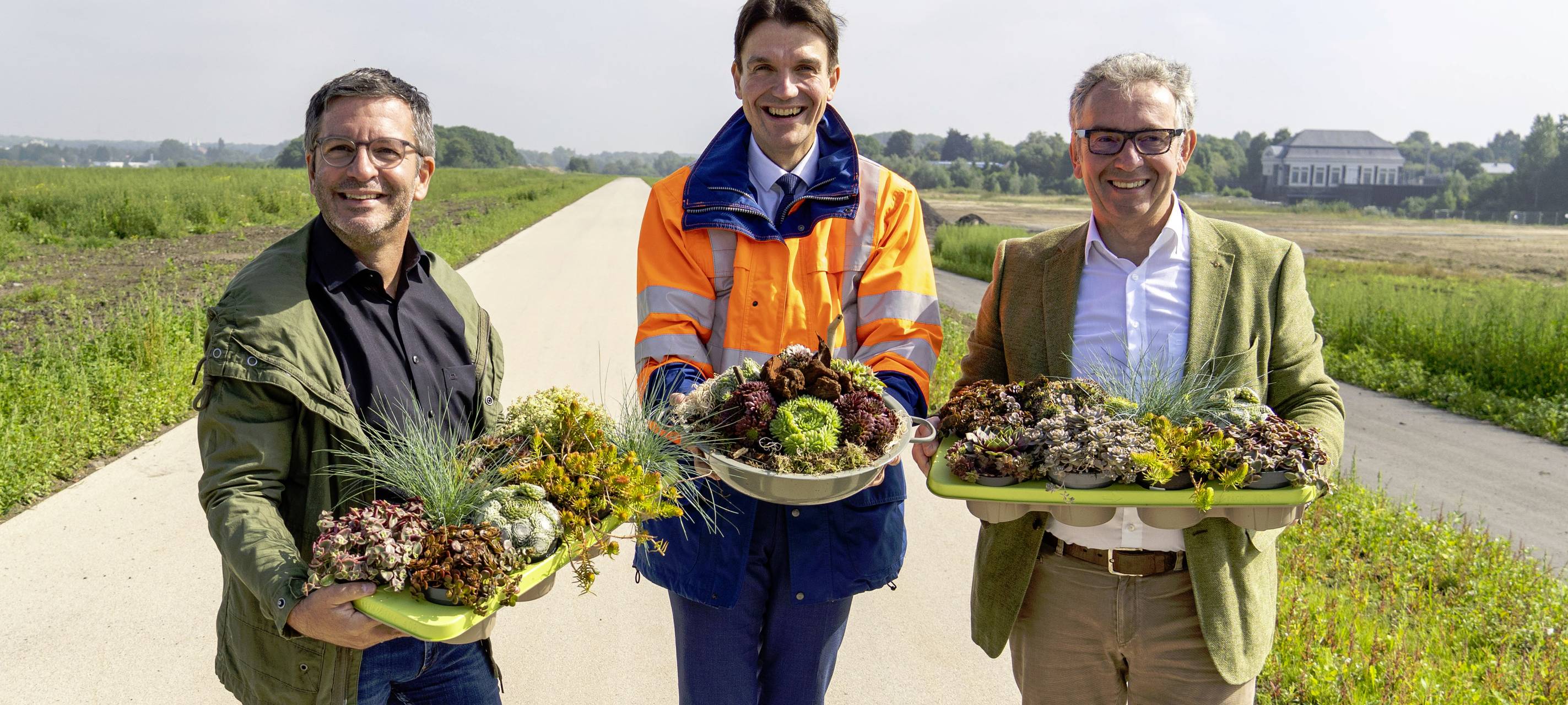 Drei Männer in der Natur