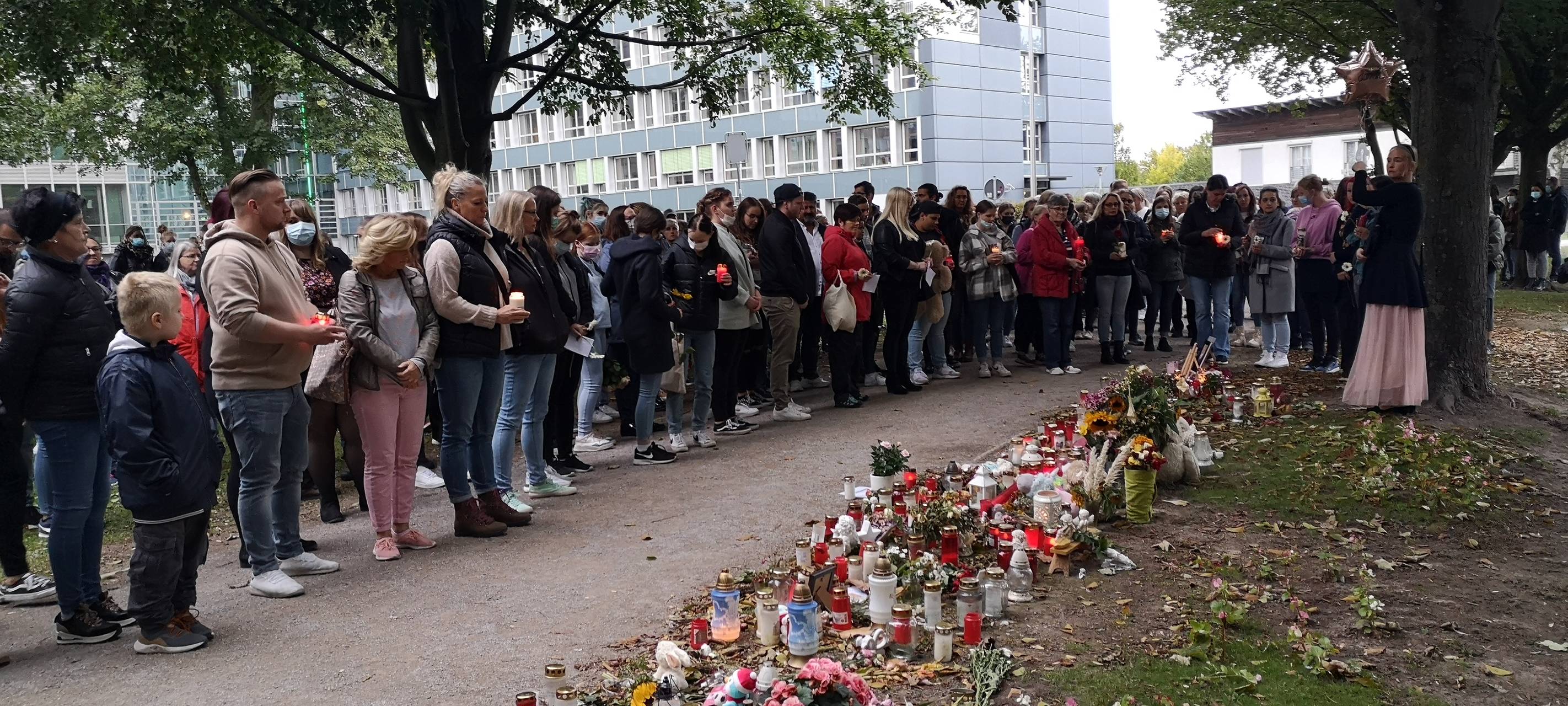 400 Menschen gedenken getöteter Hammerin