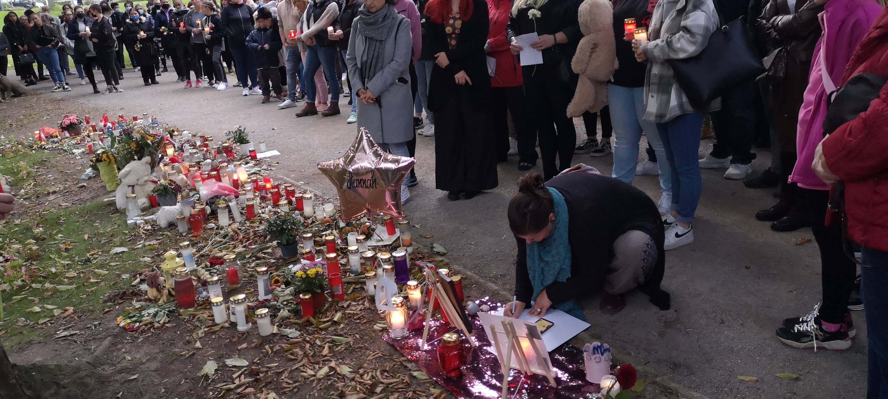 400 Menschen gedenken getöteter Hammerin