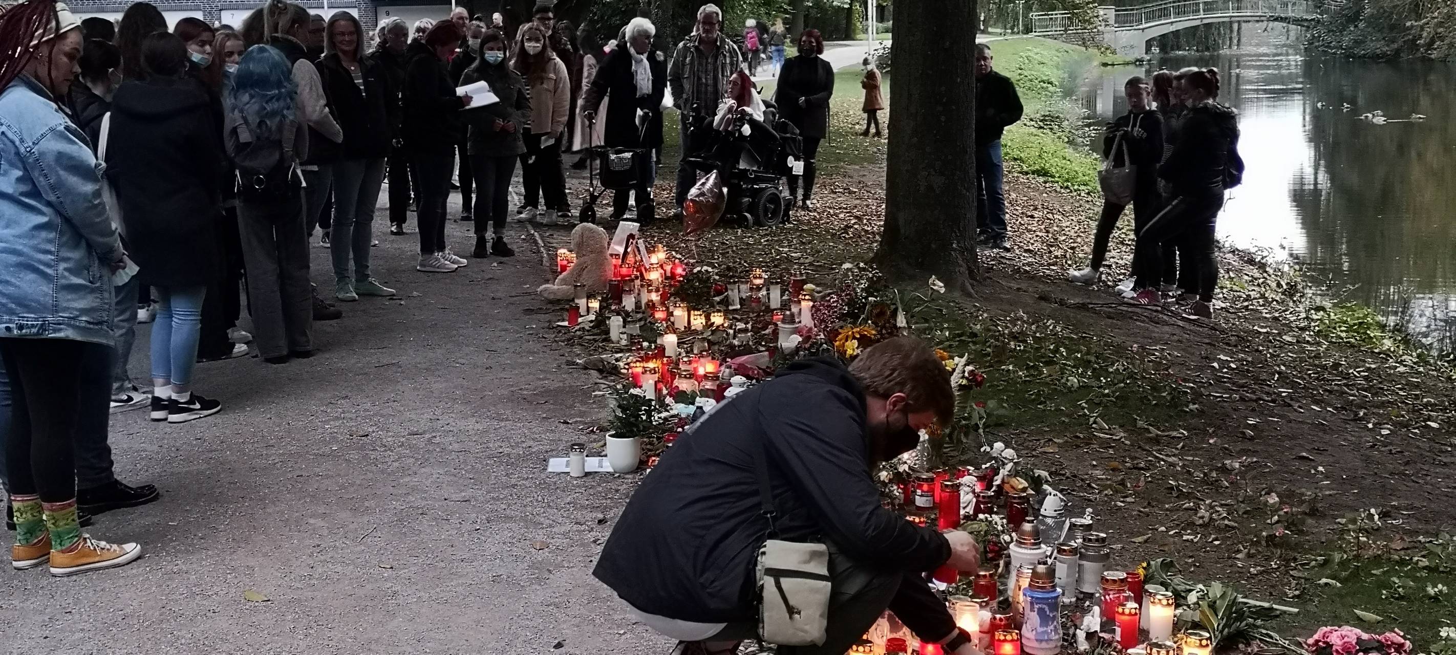 400 Menschen gedenken getöteter Hammerin