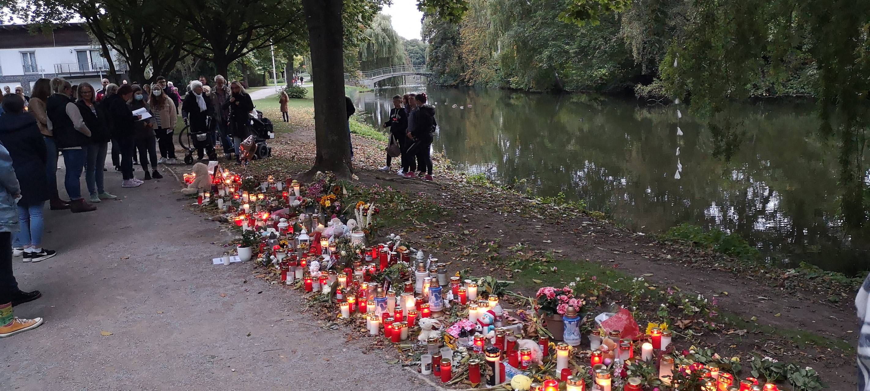400 Menschen gedenken getöteter Hammerin