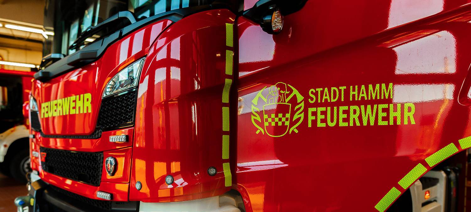 Ein Hilfeleistungslöschfahrzeug (HLF20) der Feuerwehr Hamm.