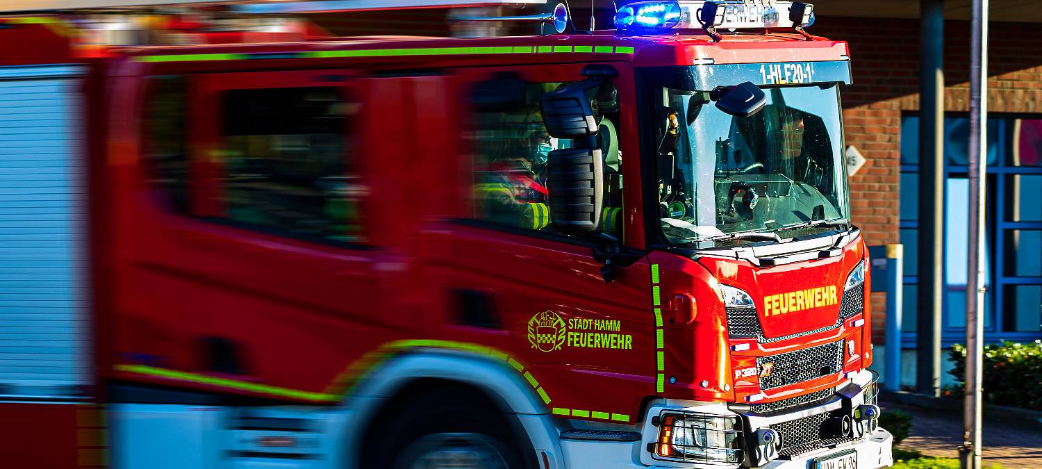 Ein Löschfahrzeug der Feuerwehr Hamm rückt aus. (Symboldbild)