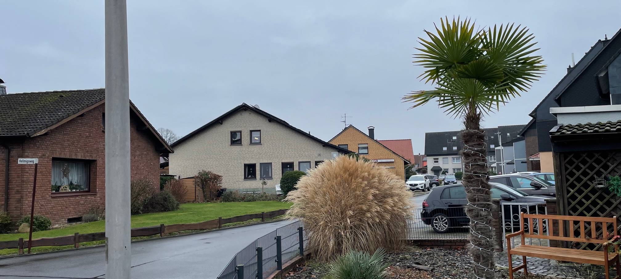 Ein Straßenschild, auf dem "Tannenstraße" steht.