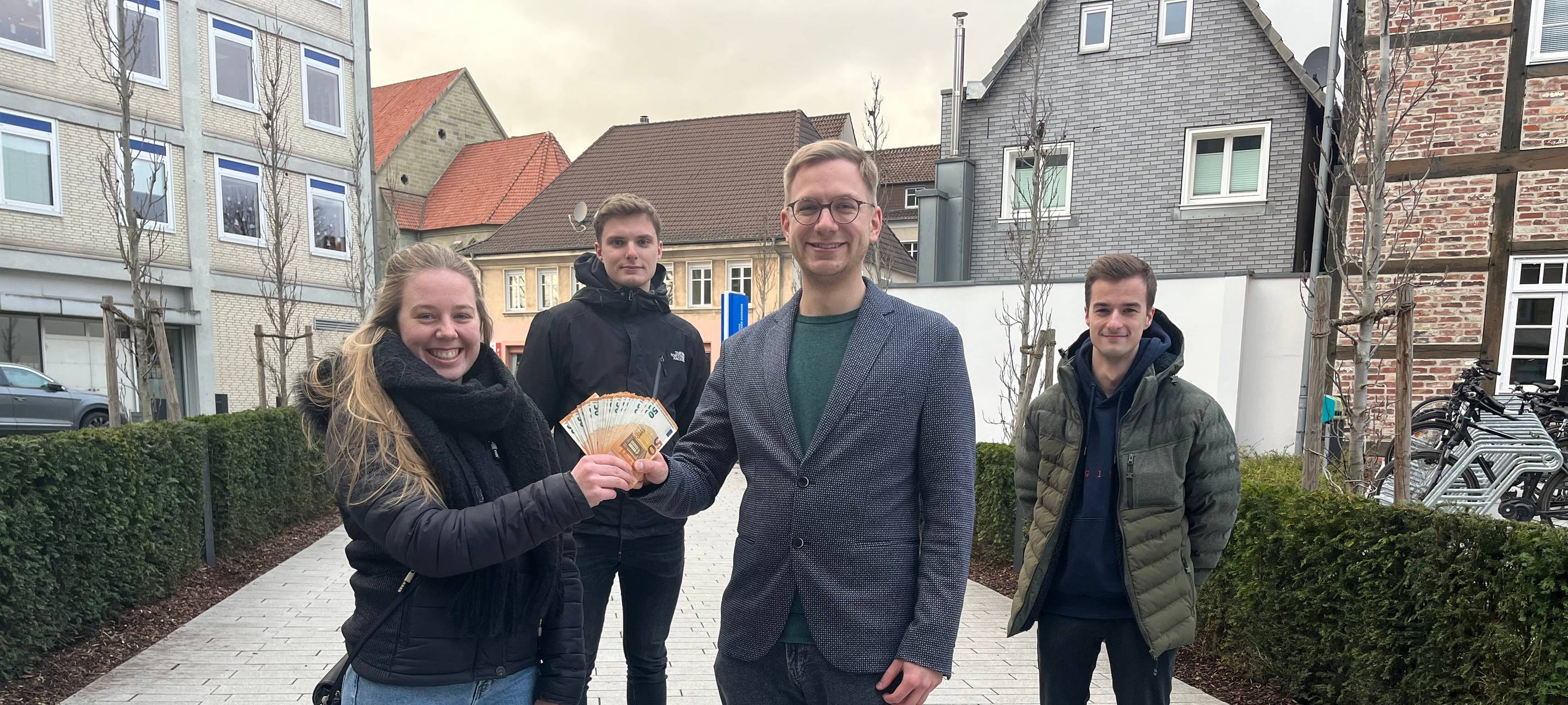 List-Abiturienten aus Hamm spenden für Lichtblicke