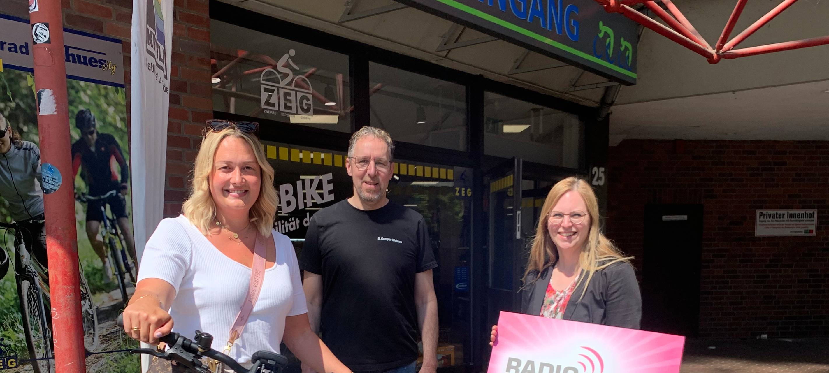 Lisa gewinnt das E-Bike von Zweirad Niehues in Hamm