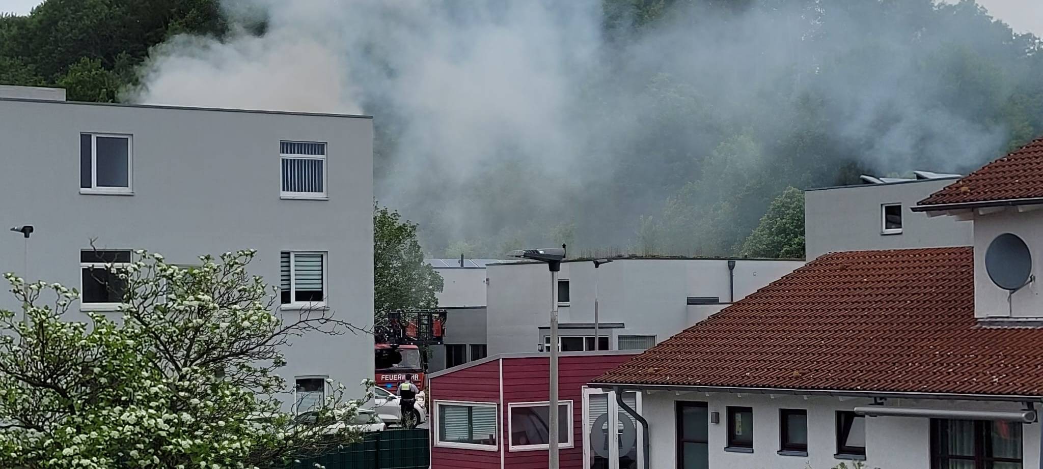 In Hamm-Heessen brennt derzeit eine Lagerhalle