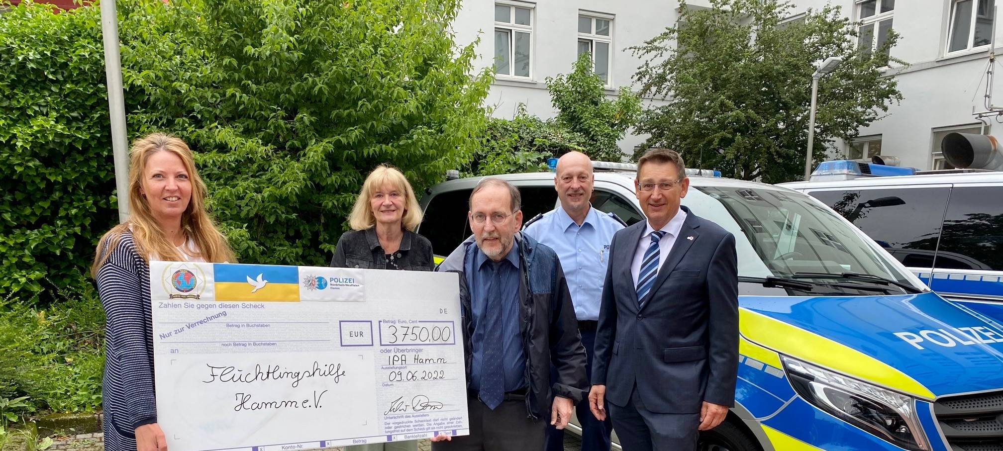 Erlös des Ukraine-Benefizkonzertes in Hamm übergeben