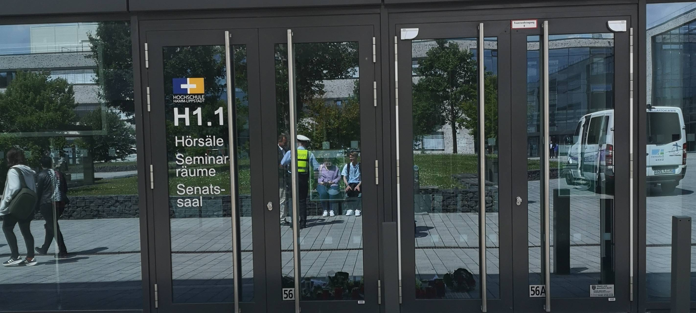 NRW-Ministerpräsident Wüst bei der Gedenkveranstaltung an der HSHL.