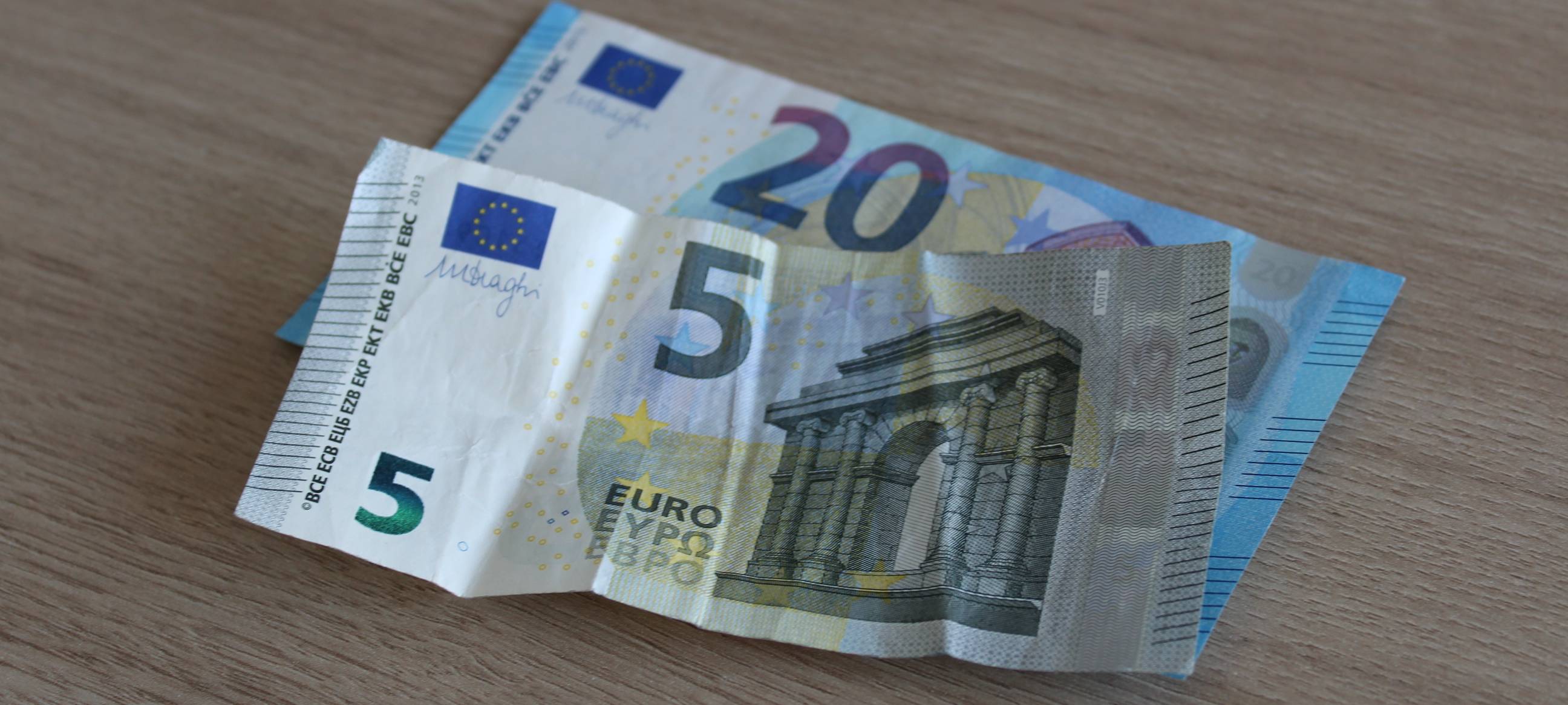 Versuch mit Spielgeld zu bezahlen scheiterte