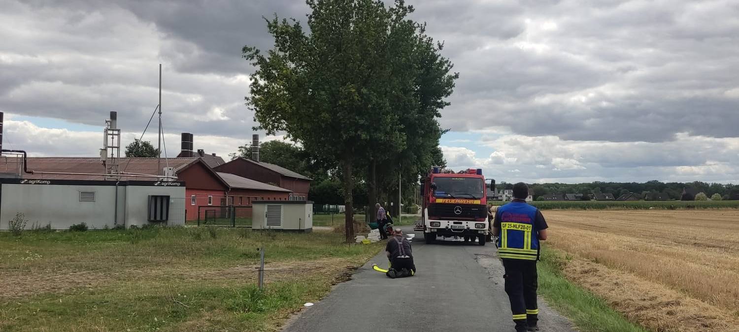 500 Strohballen brennen im Osten von Hamm