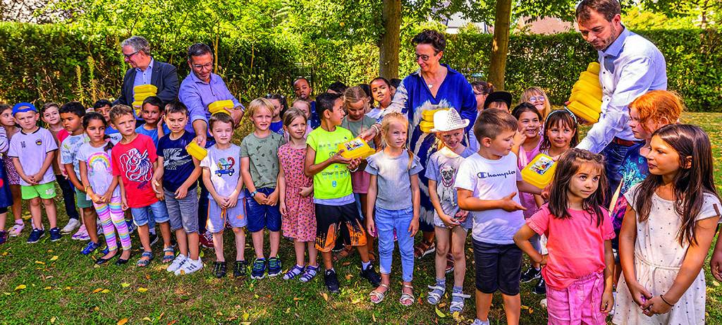 ASH verschenkt Brotdosen an Grundschüler in Hamm