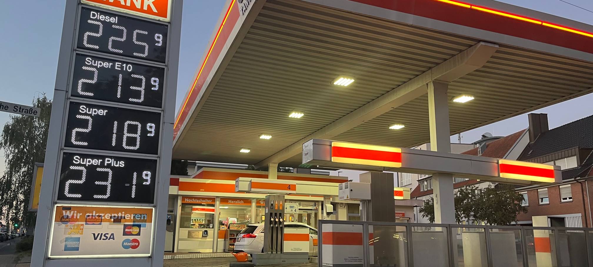 Chaos vor Tankstellen in Hamm