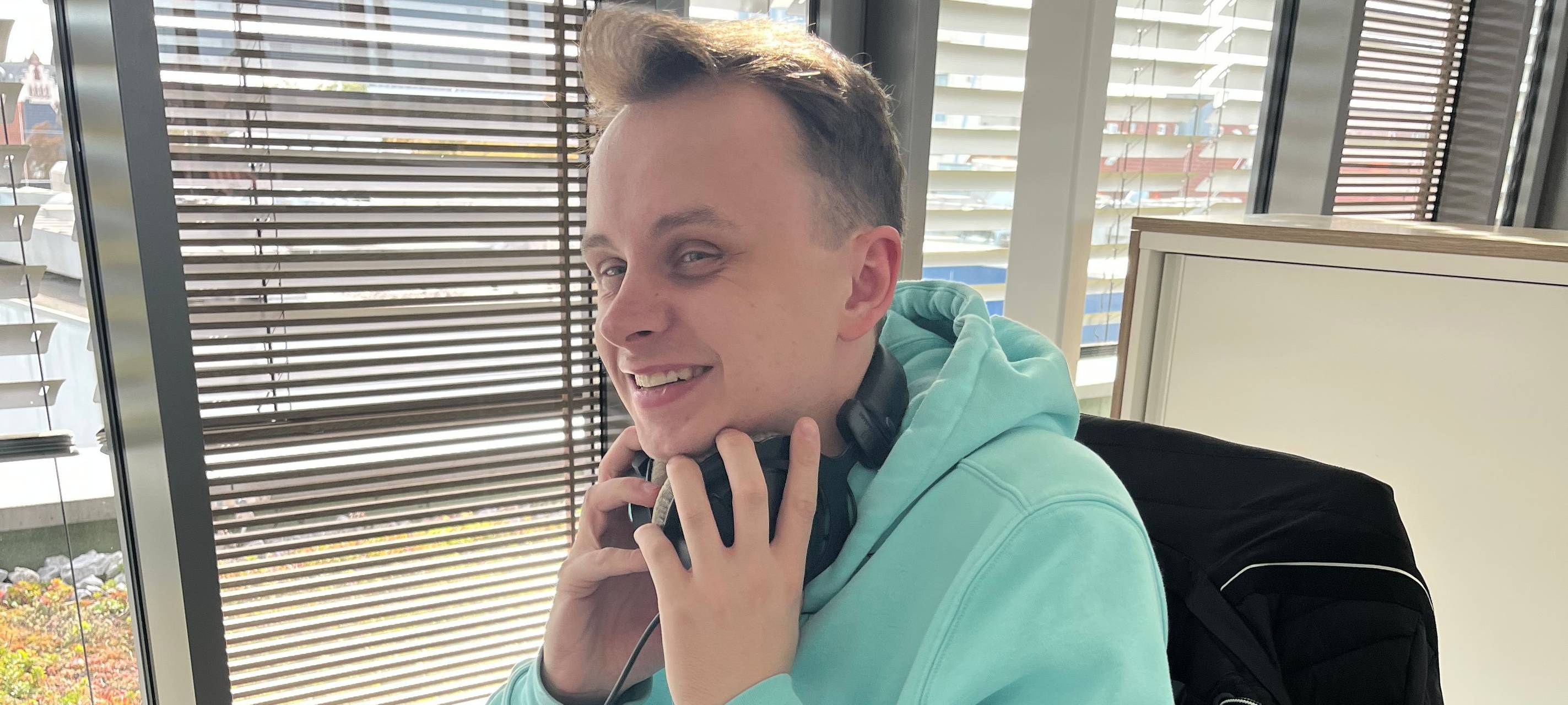 Robin kam als Quereinsteiger zum Radio. Und hat hier seinen Traumjob gefunden.