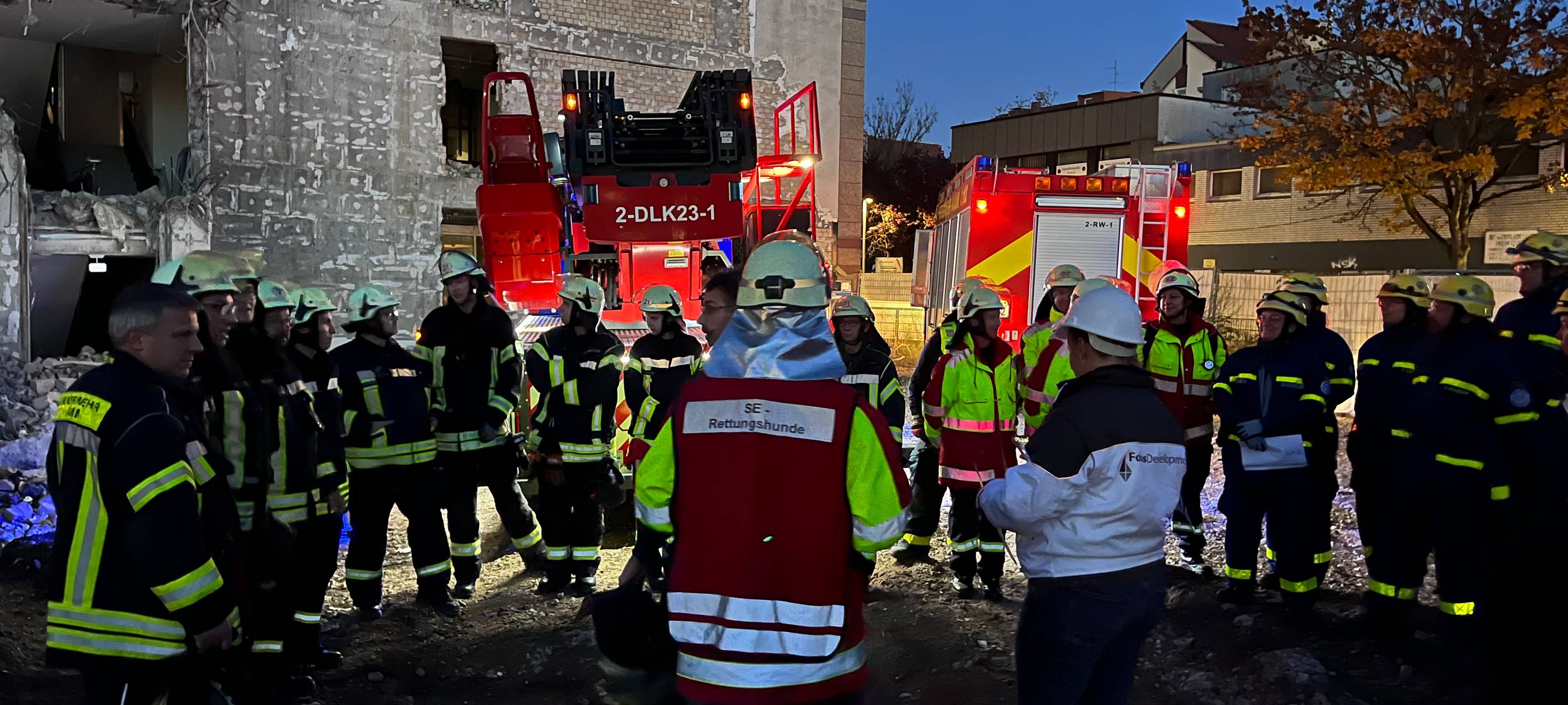 Freiwillige Feuerwehr Hamm übt an der Ritterpassage