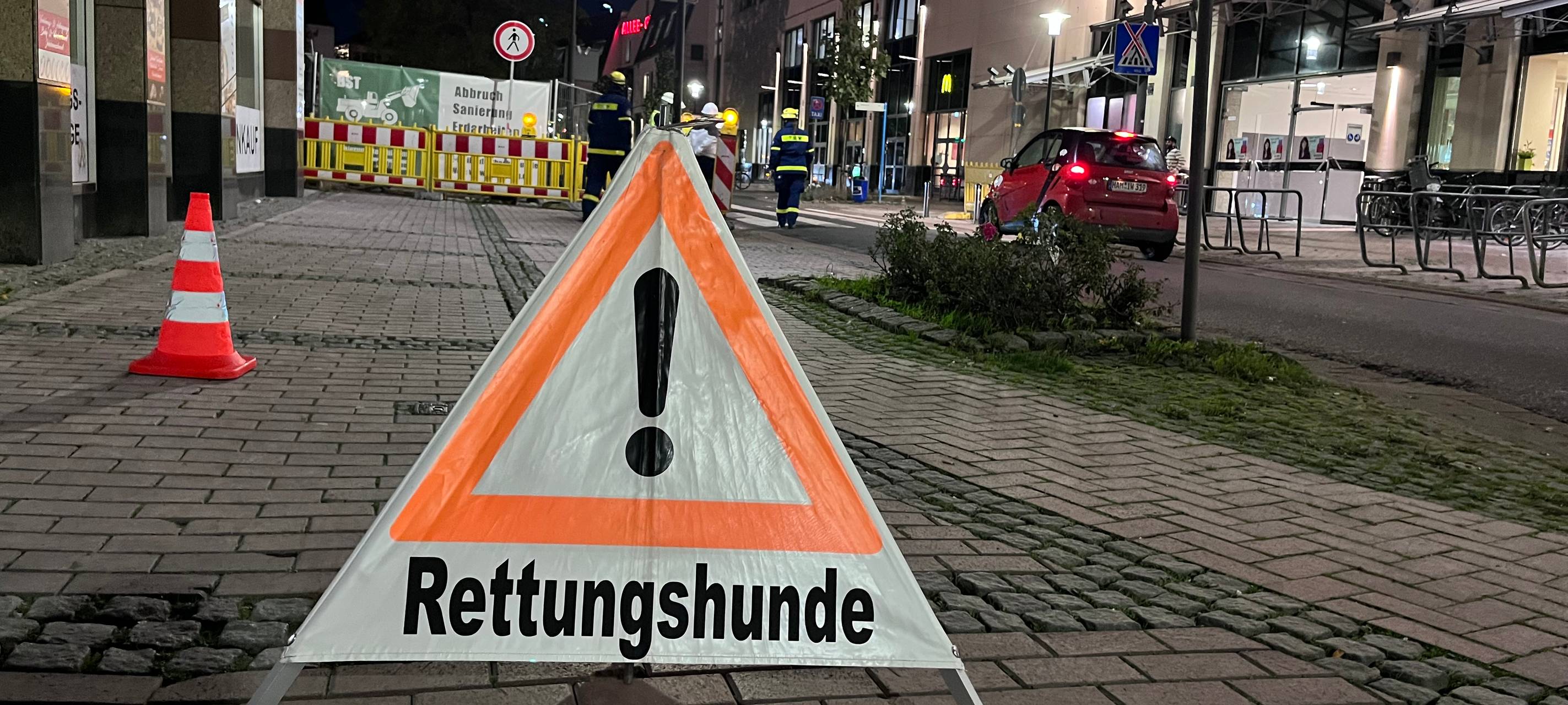 Freiwillige Feuerwehr Hamm übt an der Ritterpassage