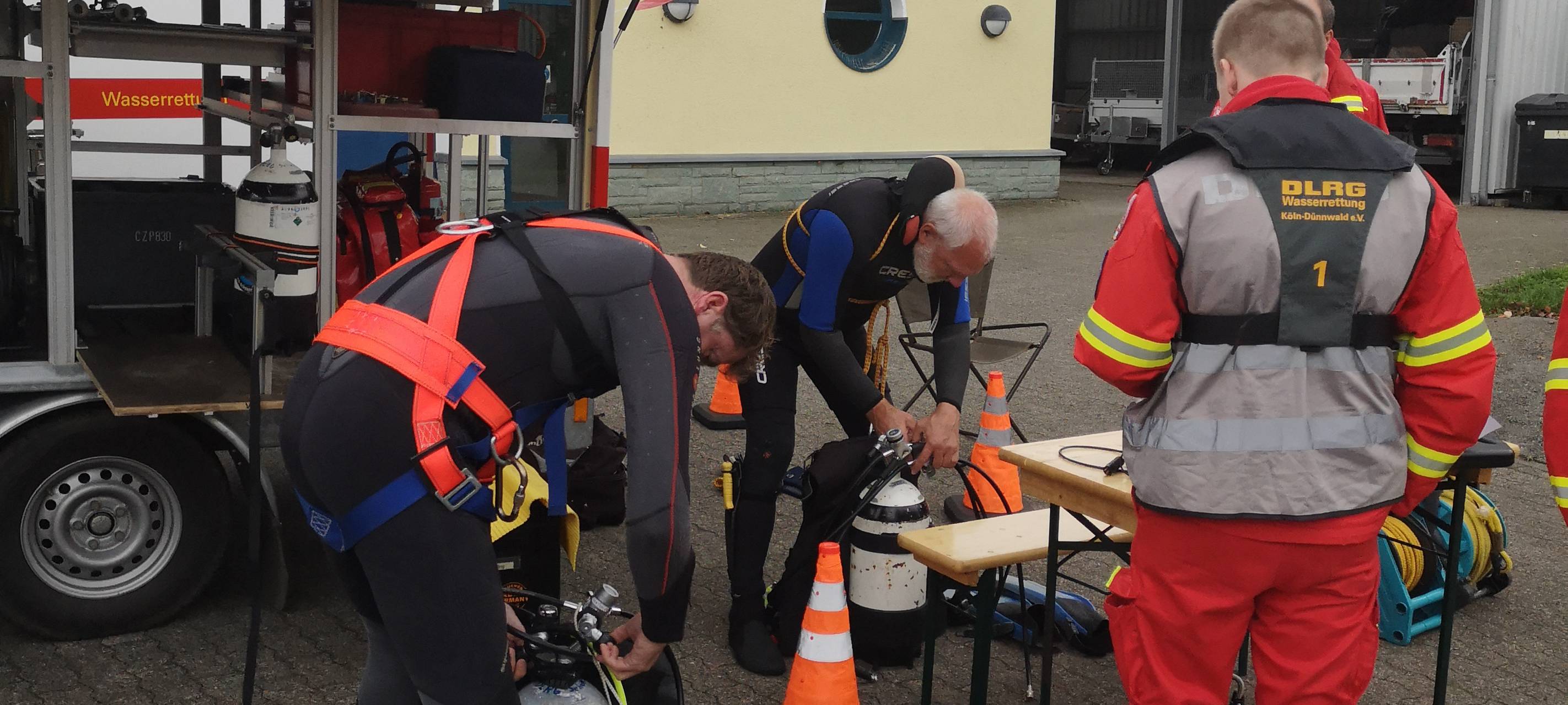 DLRG probt im Datteln-Hamm-Kanal für den Ernstfall