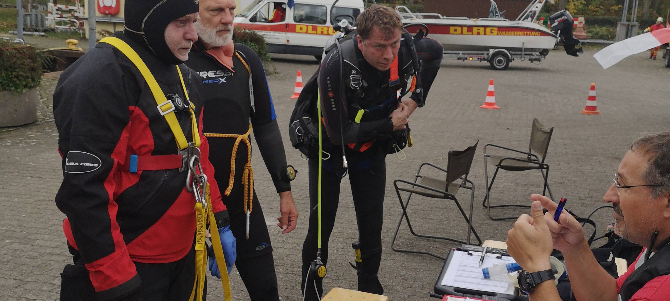 DLRG probt im Datteln-Hamm-Kanal für den Ernstfall