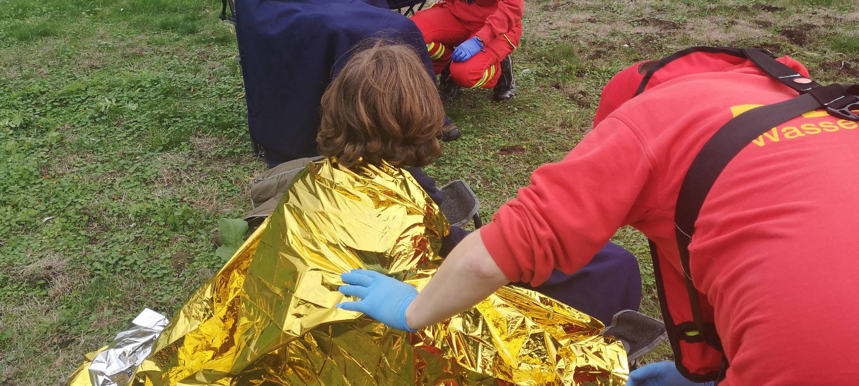 DLRG probt im Datteln-Hamm-Kanal für den Ernstfall