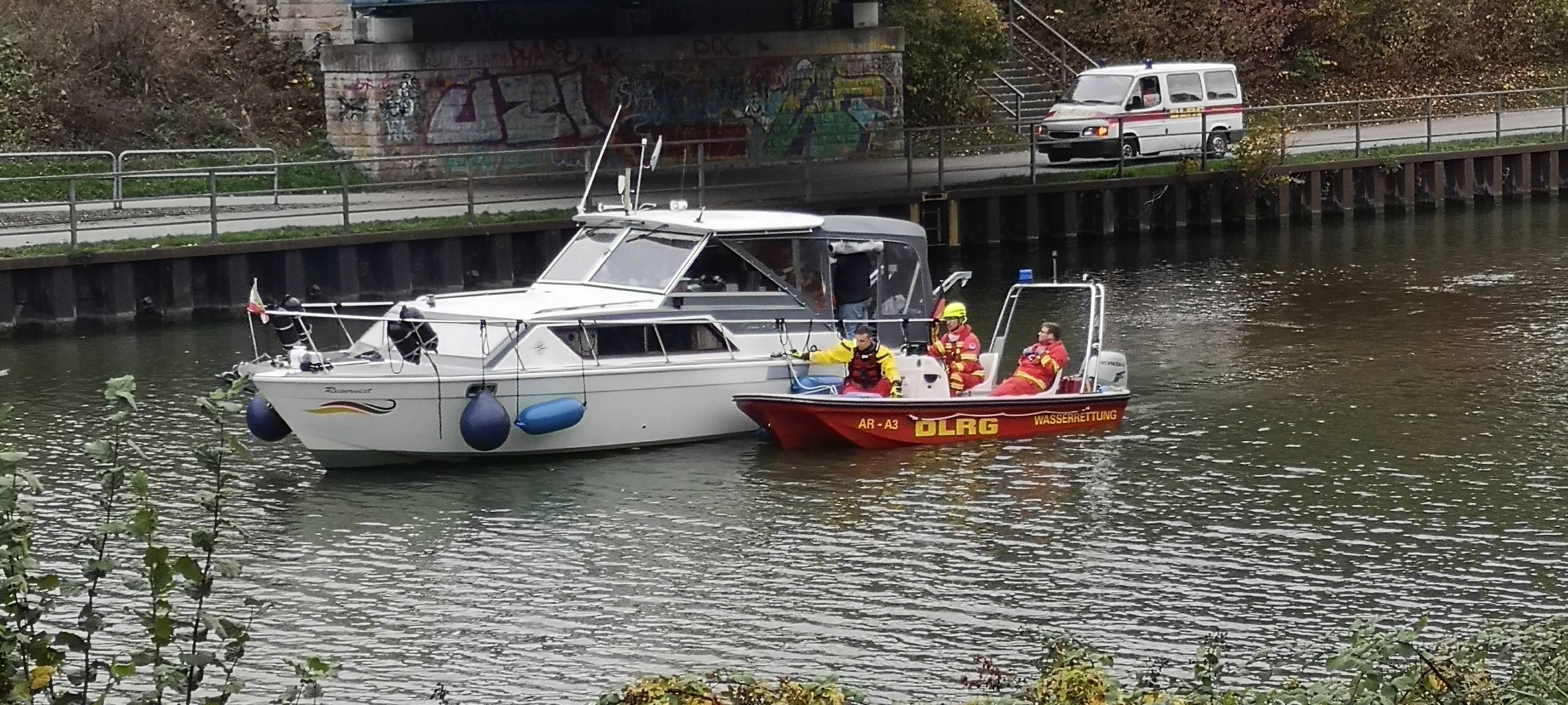 DLRG probt im Datteln-Hamm-Kanal für den Ernstfall