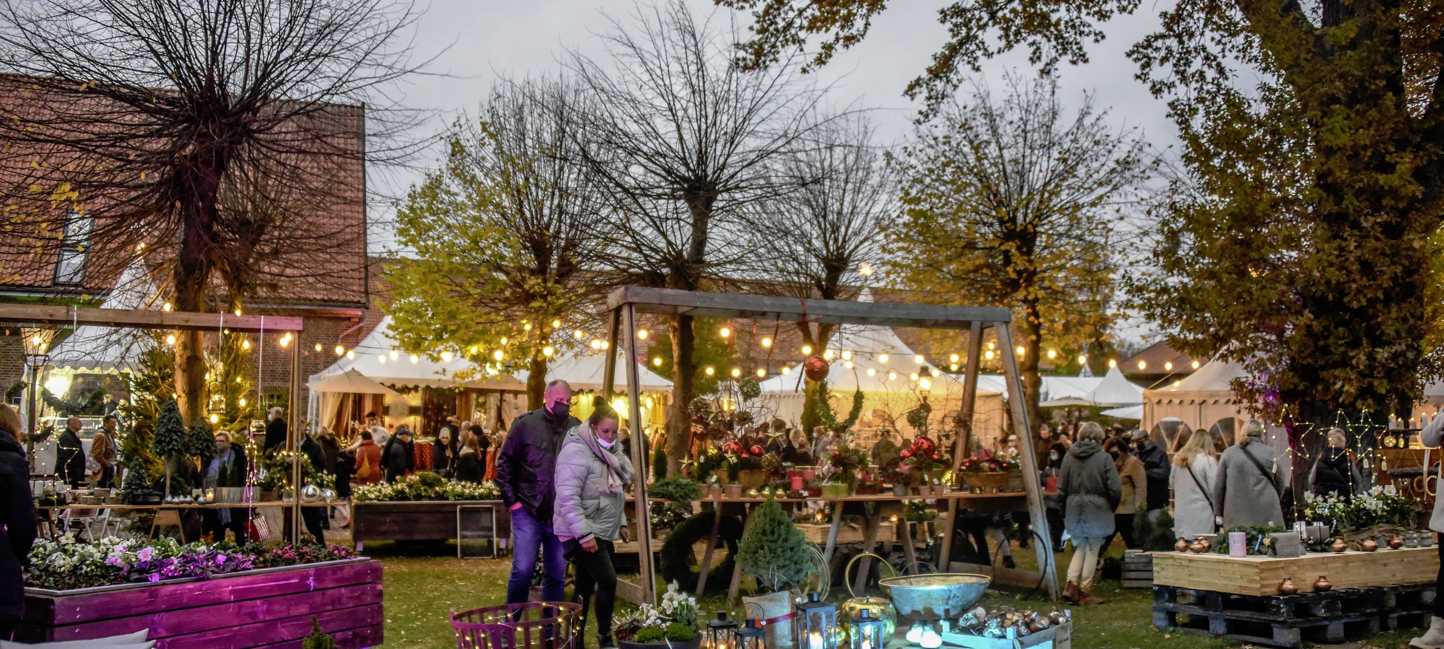 Stand mit Weihnachtsdeko