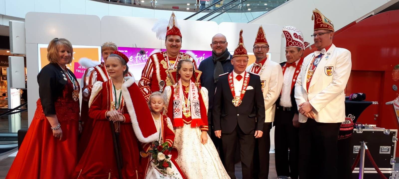 Volle Bühne an diesem Samstag im Allee-Center. Hammer Karnevalisten waren zu Besuch.