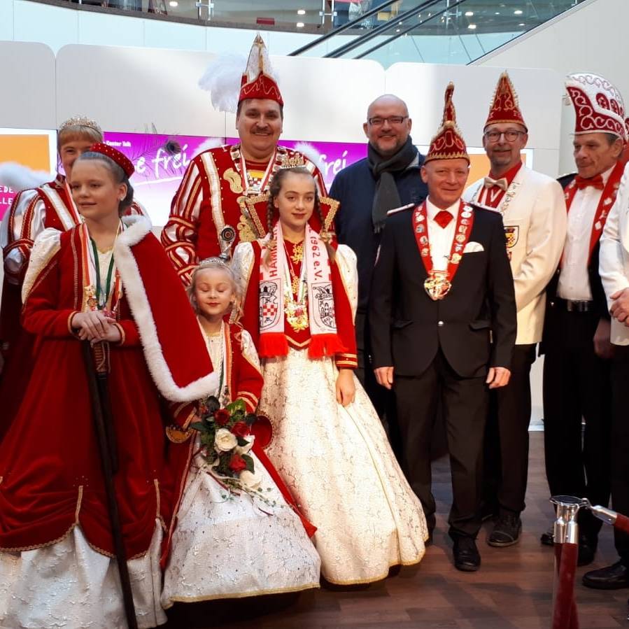 Volle Bühne an diesem Samstag im Allee-Center. Hammer Karnevalisten waren zu Besuch.