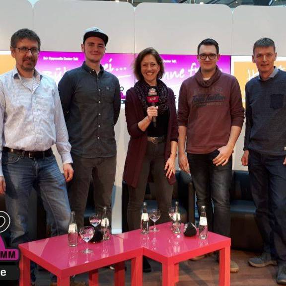 Simone Niewerth mit Handwerkern aus Hamm.