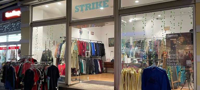 Die Ladenfront des "Srike" in der Weststraße.