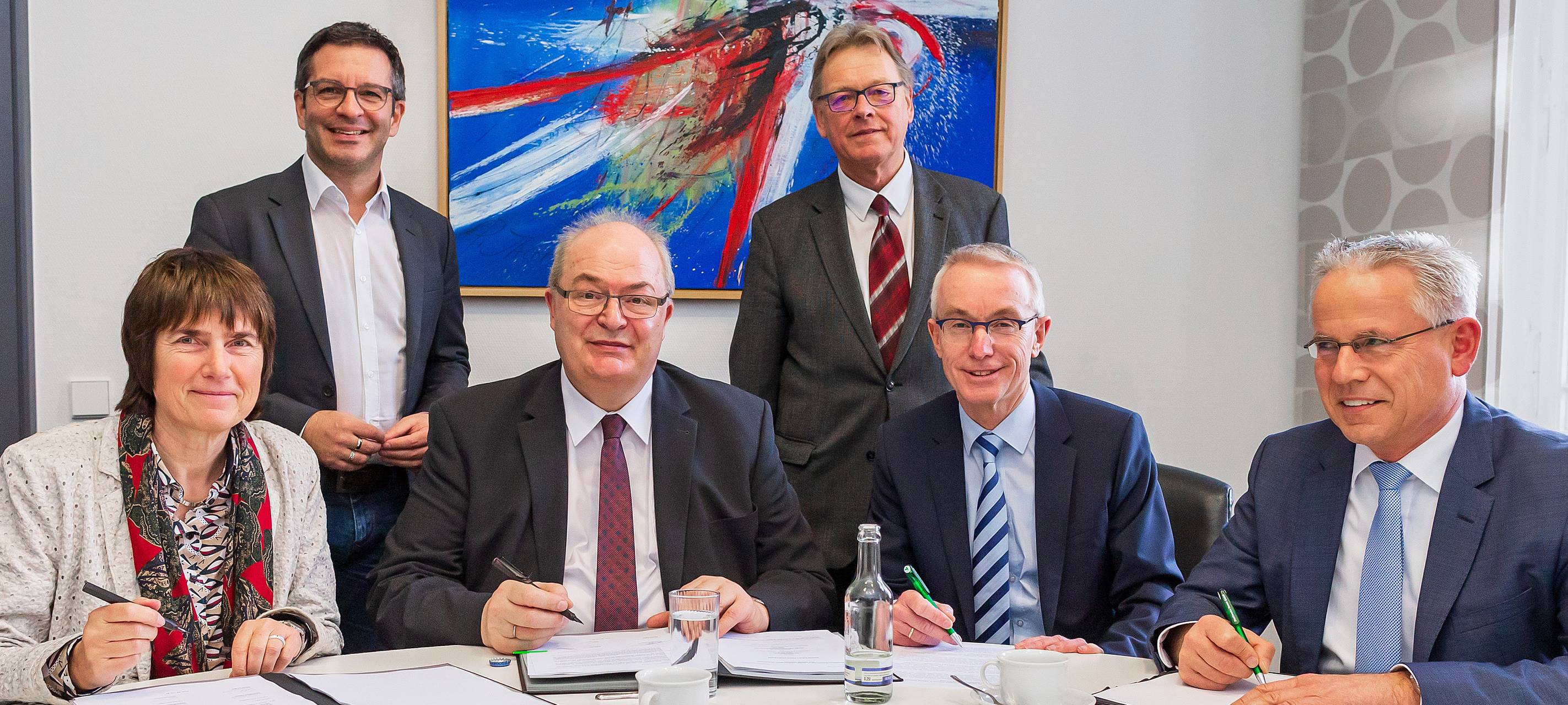 Stadtwerke und Helinet bekommen Zuschlag für Breitbandausbau.