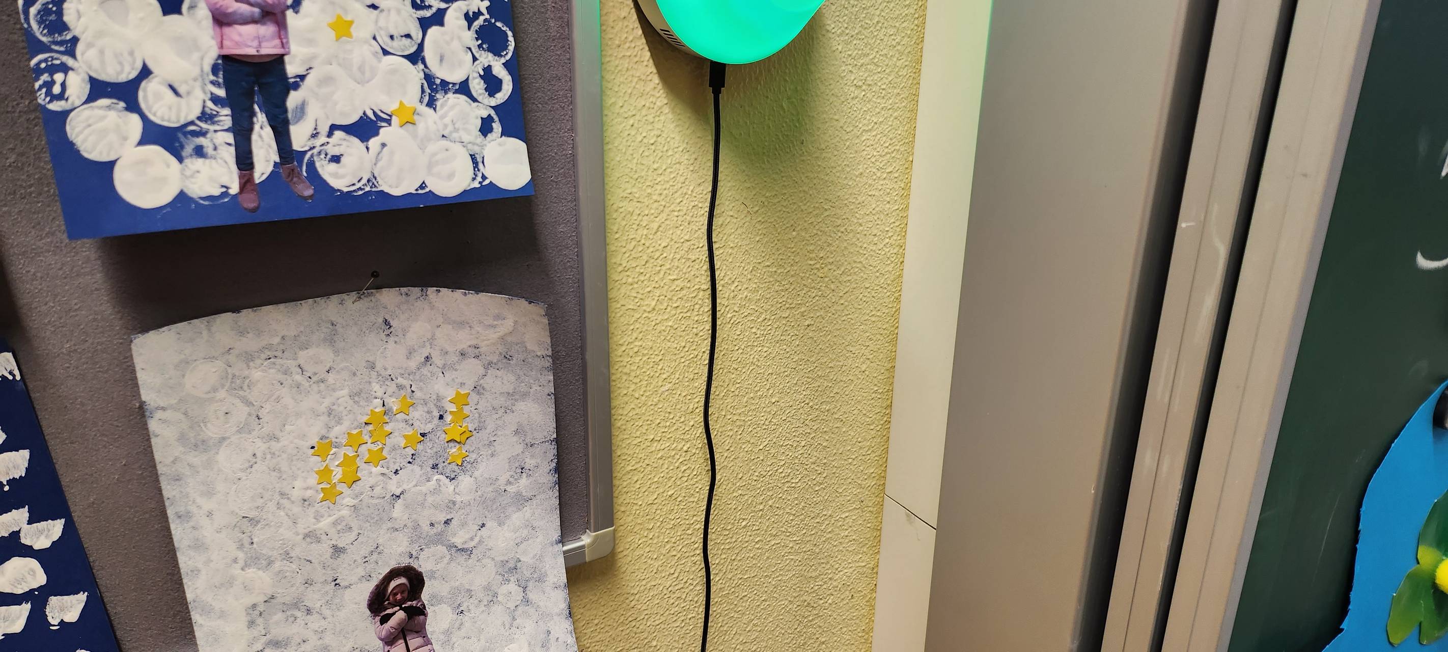 Eine Luftampel an der Wand.