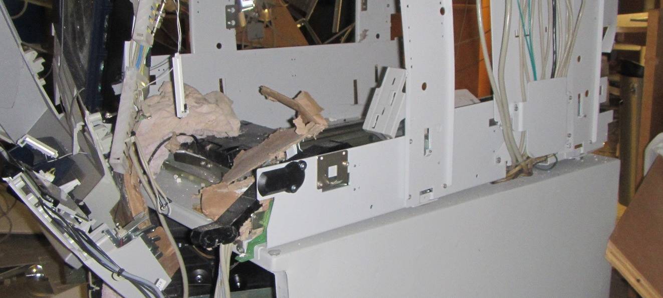 Geldautomat nach Sprengung in Neuenrade im Märkischen Kreis