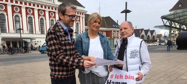 Ein amerikanischer Schulbus für den Bahnhof