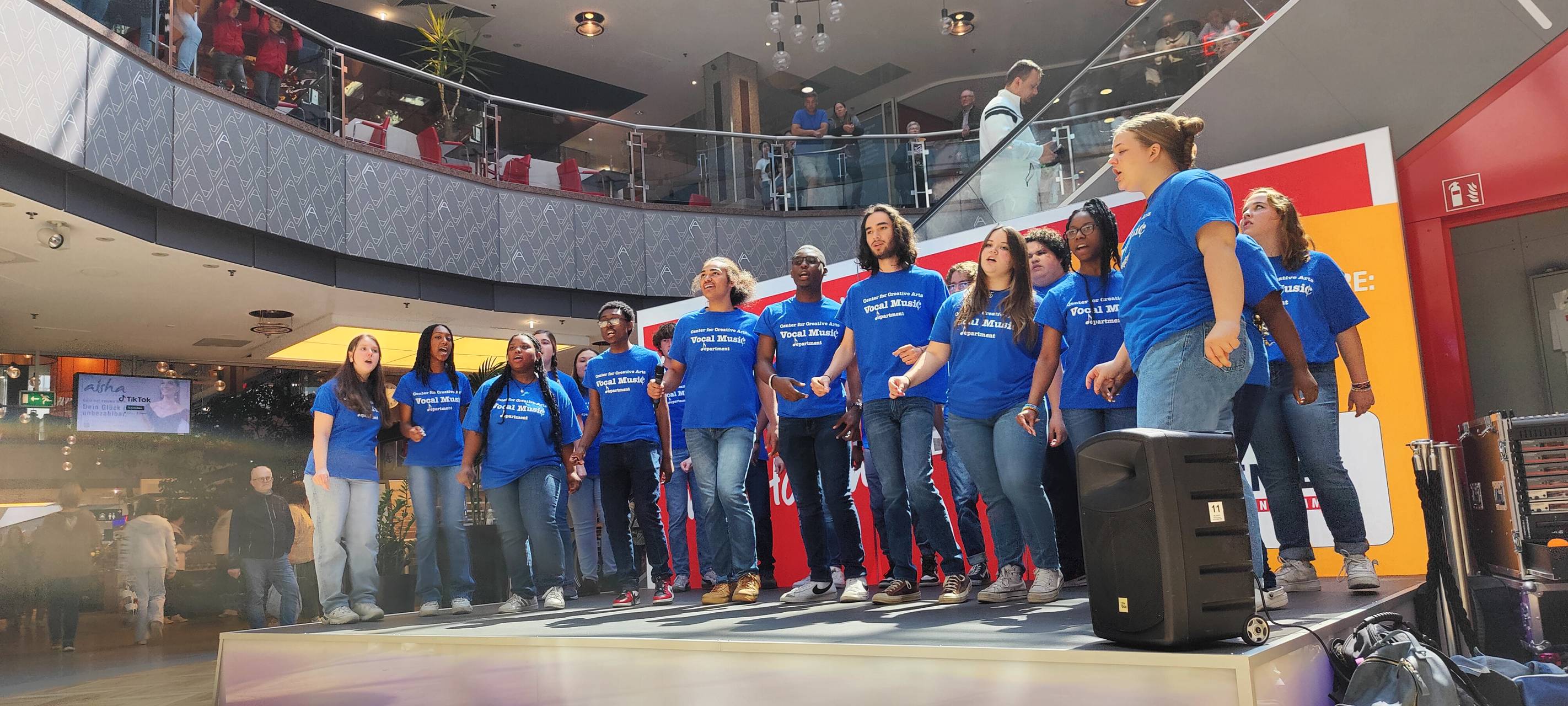 Der Chor aus unserer Partnerstadt war unter anderem im Allee-Center.