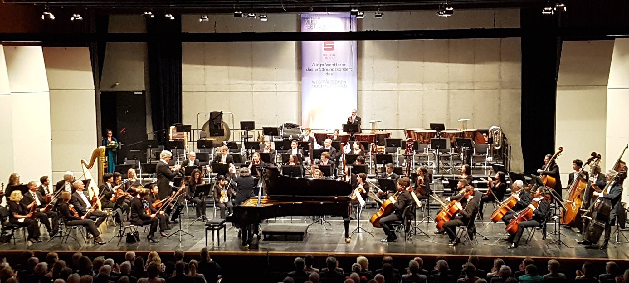 Klangexplosionen im ausverkauften Kurhaus in Hamm