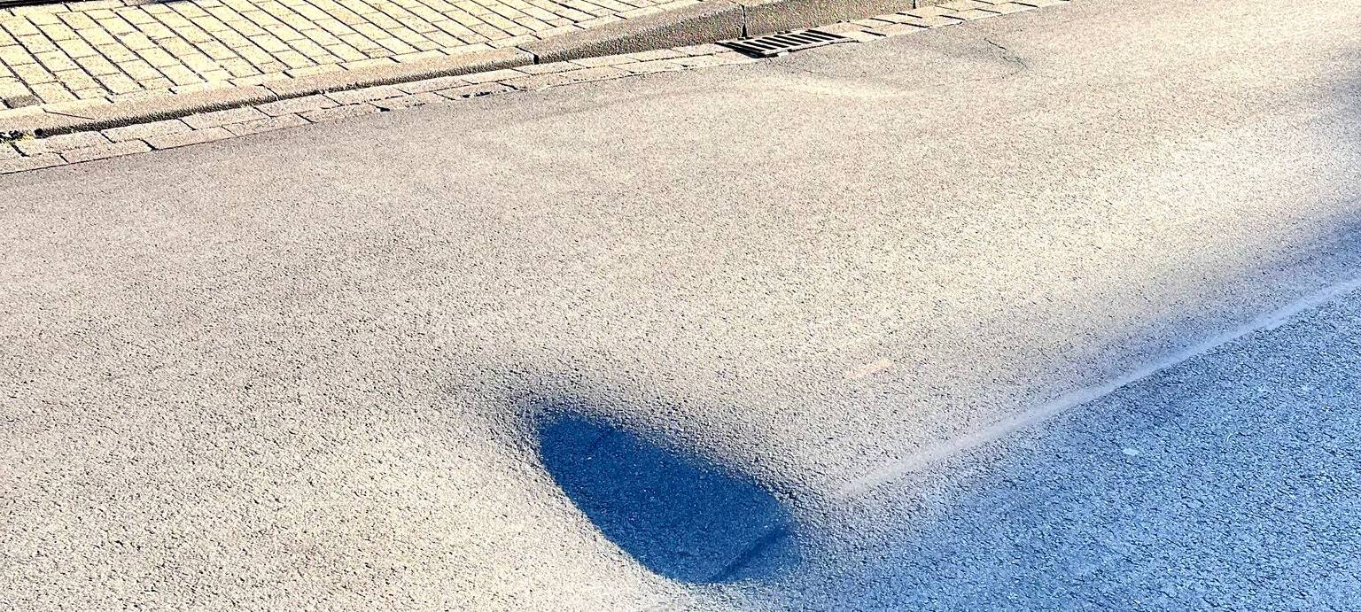 Schlagloch stoppt Verkehr in Hamm