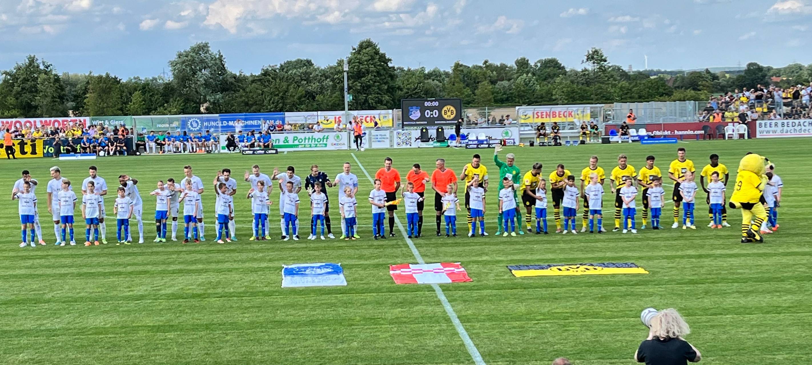 Gute Stimmung bei BVB-Testspiel gegen Westfalia Rhynern in Hamm