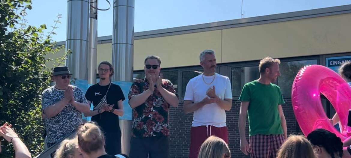 Kapelle Petra dreht neues Musikvideo im Freibad in Hamm